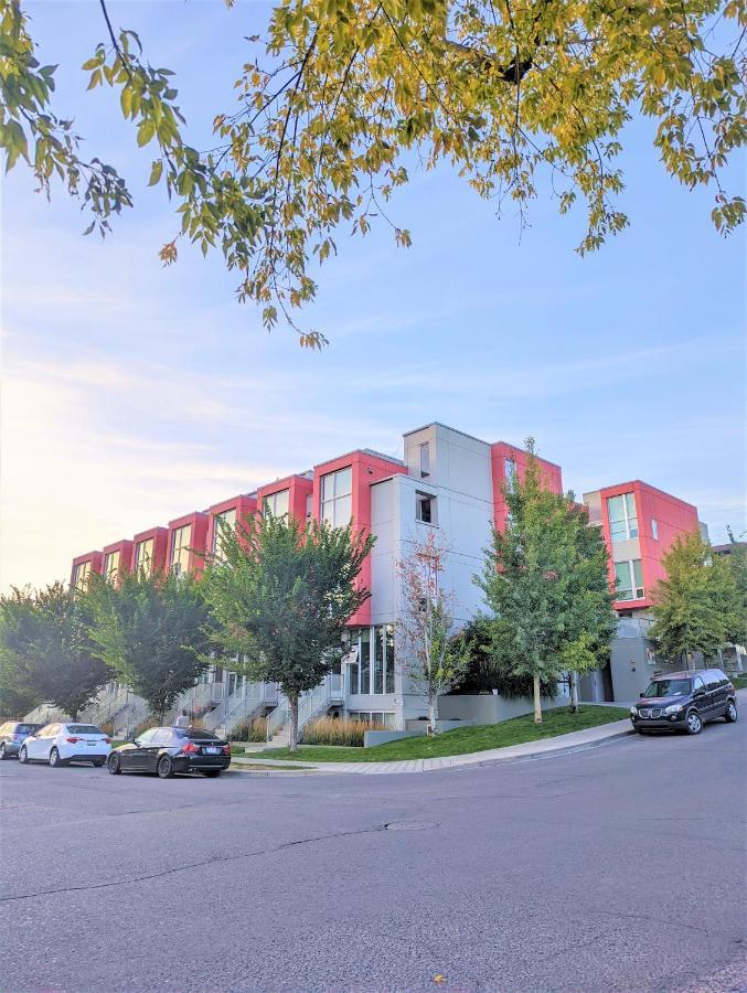 Monki Di Executive Suites - Glas - Luxury Inner City Home 3 Min To Downtown W Private Rooftop Patio Fireplace YYC المظهر الخارجي الصورة
