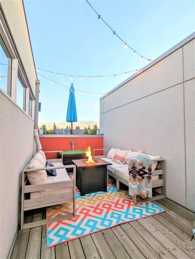 Monki Di Executive Suites - Glas - Luxury Inner City Home 3 Min To Downtown W Private Rooftop Patio Fireplace YYC المظهر الخارجي الصورة