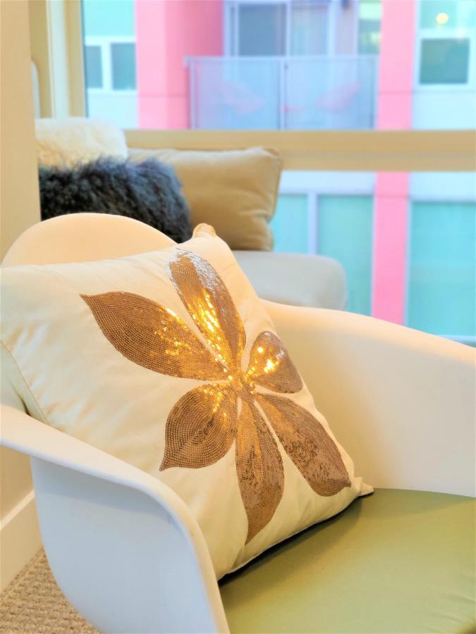 Monki Di Executive Suites - Glas - Luxury Inner City Home 3 Min To Downtown W Private Rooftop Patio Fireplace YYC المظهر الخارجي الصورة