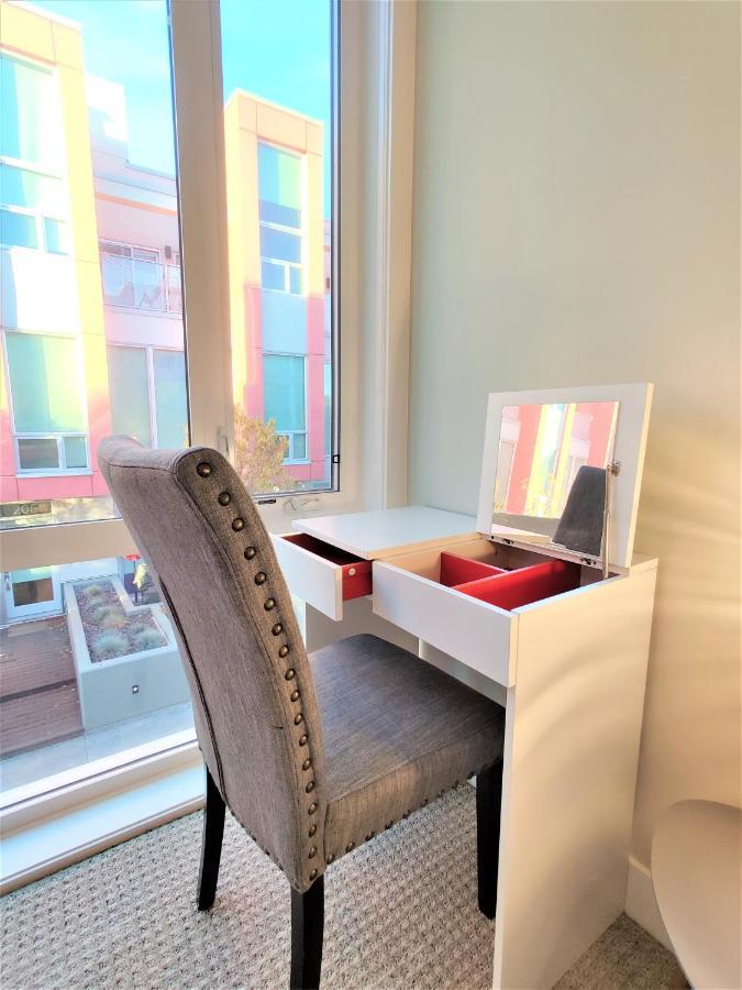 Monki Di Executive Suites - Glas - Luxury Inner City Home 3 Min To Downtown W Private Rooftop Patio Fireplace YYC المظهر الخارجي الصورة
