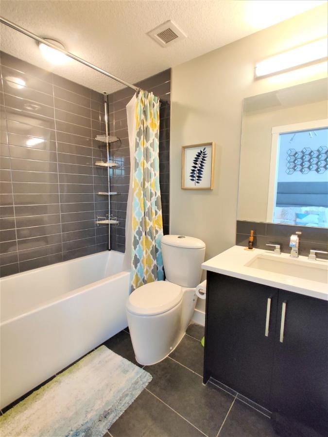 Monki Di Executive Suites - Glas - Luxury Inner City Home 3 Min To Downtown W Private Rooftop Patio Fireplace YYC المظهر الخارجي الصورة