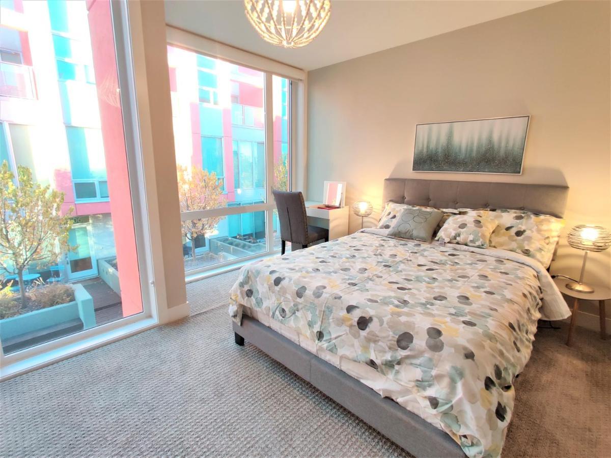 Monki Di Executive Suites - Glas - Luxury Inner City Home 3 Min To Downtown W Private Rooftop Patio Fireplace YYC المظهر الخارجي الصورة