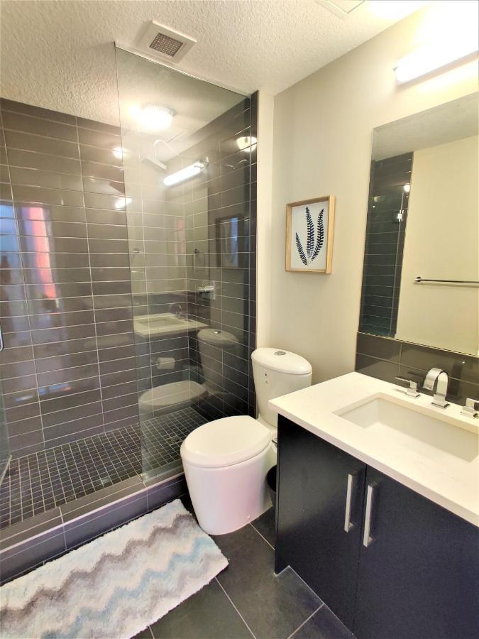 Monki Di Executive Suites - Glas - Luxury Inner City Home 3 Min To Downtown W Private Rooftop Patio Fireplace YYC المظهر الخارجي الصورة