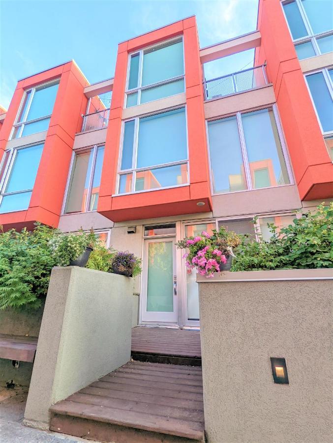 Monki Di Executive Suites - Glas - Luxury Inner City Home 3 Min To Downtown W Private Rooftop Patio Fireplace YYC المظهر الخارجي الصورة